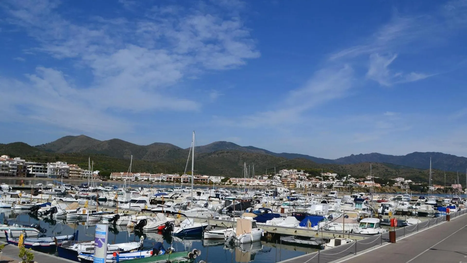 ¡Fantastico Apartamento En Sant Genis, Llanca! Ideal Para Familias, Cerca De La Playa De Grifeu. - Es-170-45 0*, Llanca Spain