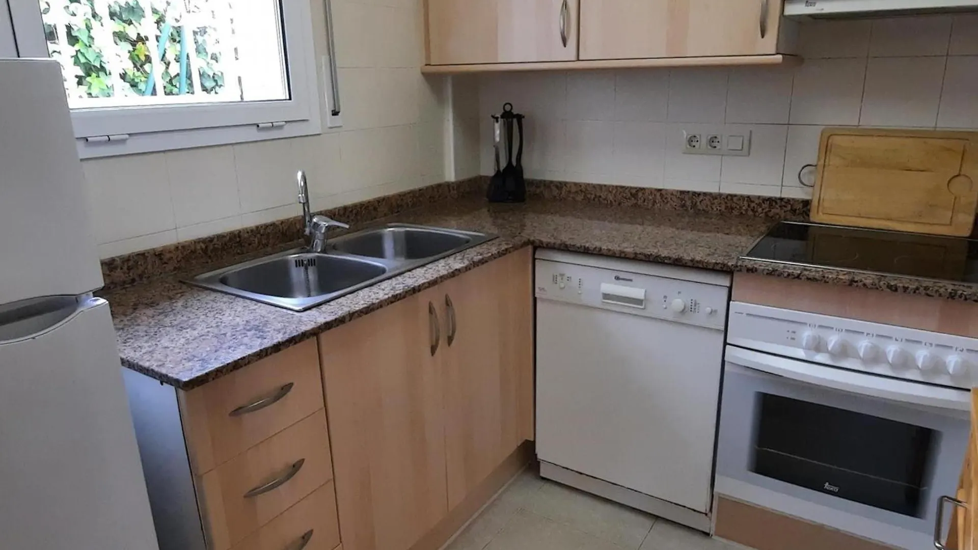 ¡Fantastico Apartamento En Sant Genis, Llanca! Ideal Para Familias, Cerca De La Playa De Grifeu. - Es-170-45 Llanca