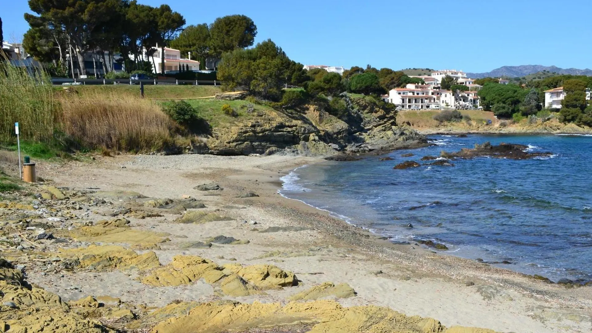 Apartment ¡Fantastico Apartamento En Sant Genis, Llanca! Ideal Para Familias, Cerca De La Playa De Grifeu. - Es-170-45